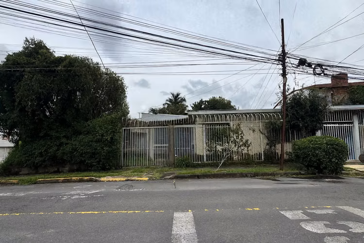 Venta propiedad para inversión uso mixto, Montes de Oca (AD)