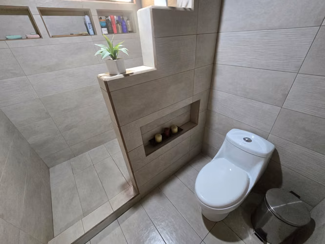 VENTA DE CASA ESQUINERA, AMPLIA EN HEREDIA CENTRO - Imagen 6