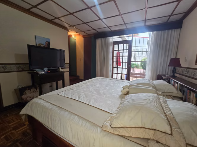 VENTA DE CASA ESQUINERA, AMPLIA EN HEREDIA CENTRO - Imagen 5