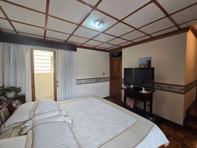 VENTA DE CASA ESQUINERA, AMPLIA EN HEREDIA CENTRO - Imagen 4