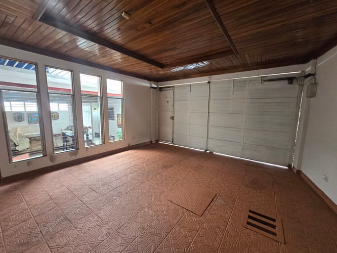 VENTA DE CASA ESQUINERA, AMPLIA EN HEREDIA CENTRO - Imagen 20