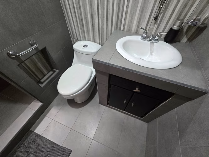 VENTA DE CASA ESQUINERA, AMPLIA EN HEREDIA CENTRO - Imagen 10