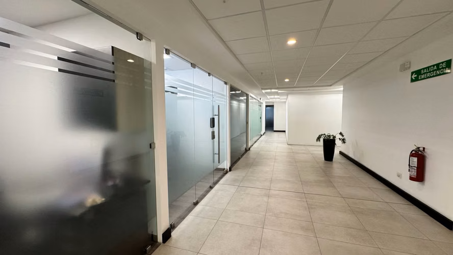 Venta/Alquiler de oficinas en Momentum Pinares, Curridabat (AD) - Imagen 13