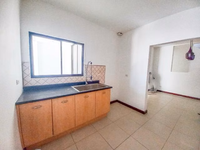 SE VENDE AMPLIA CASA EN ROHRMOSER $320000 REBAJADA - Imagen 5