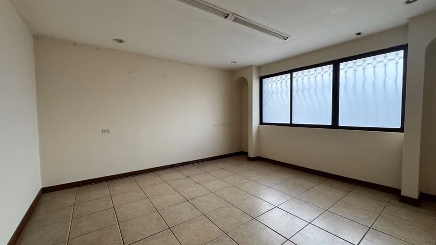 Venta edificio comercial de 3 pisos, Plaza Víquez, San José (AD) - Imagen 2