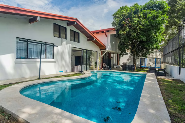 Se Vende –Casa con Vista al Campo de Golf en Ciudad Cariari, Heredia–VH