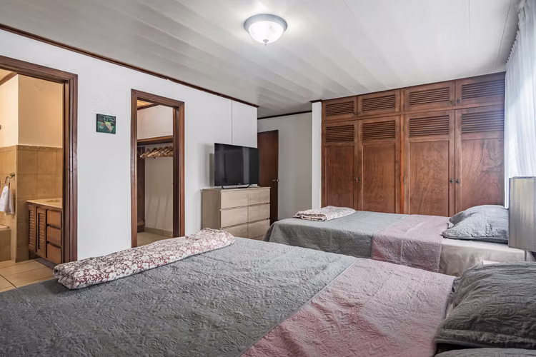 Se Vende –Casa con Vista al Campo de Golf en Ciudad Cariari, Heredia–VH