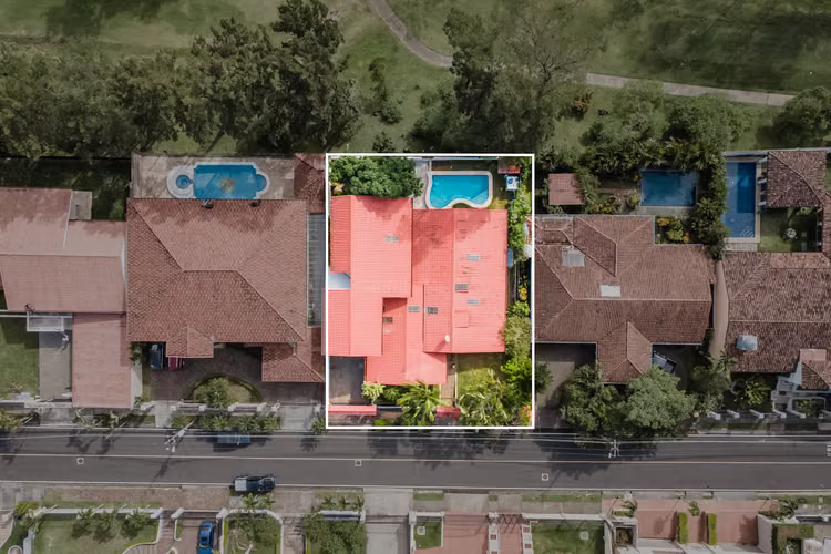 Se Vende –Casa con Vista al Campo de Golf en Ciudad Cariari, Heredia–VH