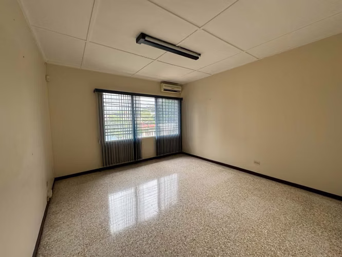 Venta de Dos Propiedades - Uso Mixto, Ideal para Oficinas