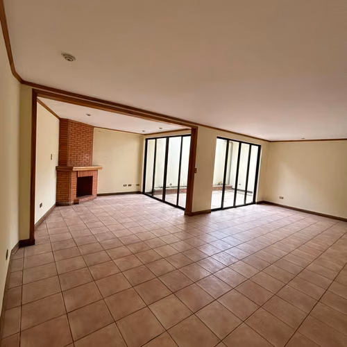 id # 40002 Sale of Beautiful House in Condominium in strawberries