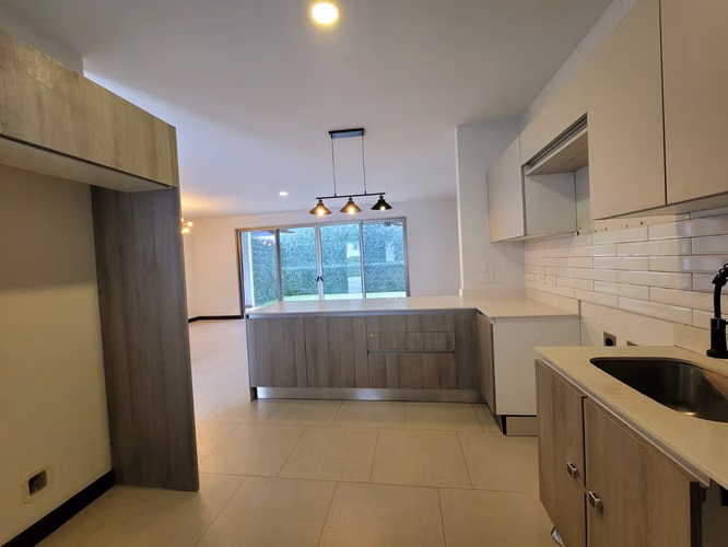 En venta casa en condominio en San Antonio de Escazú