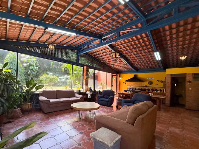 Ciudad Cariari, Belén, Heredia, casa rodeada  jardín