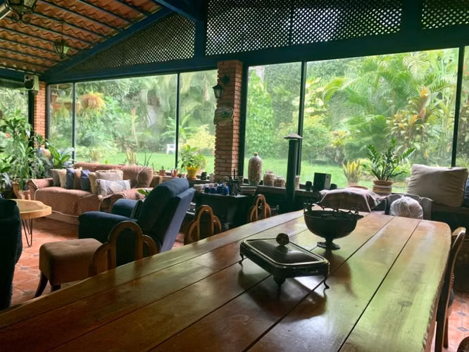 Ciudad Cariari, Belén, Heredia, casa rodeada  jardín