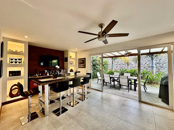 Venta casa contemporánea con patio amplio , Guachipelin, Escazú (FAU) - Imagen 5