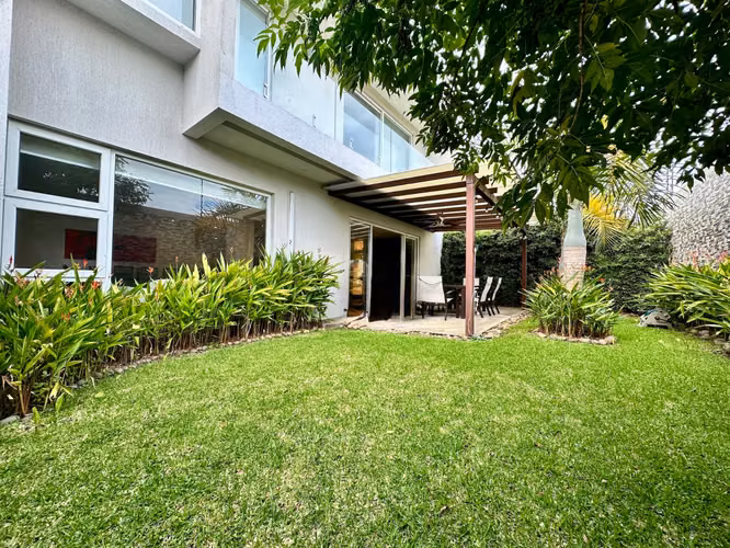 Venta casa contemporánea con patio amplio , Guachipelin, Escazú (FAU) - Imagen 7