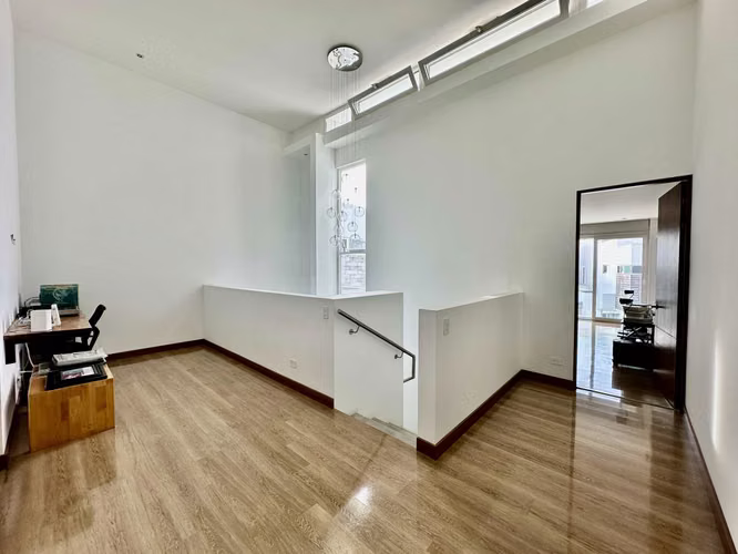 Venta lujosa, moderna y amplia casa, Guachipelin, Escazú (FAU) - Imagen 9