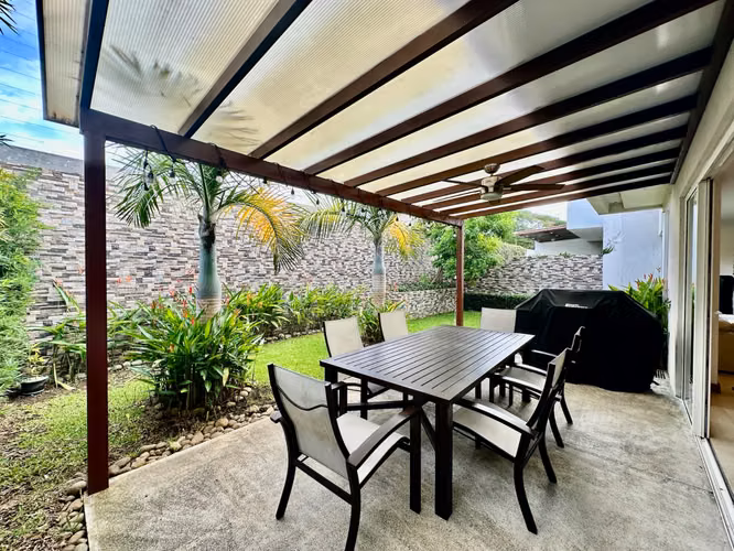 Venta casa contemporánea con patio amplio , Guachipelin, Escazú (FAU) - Imagen 6