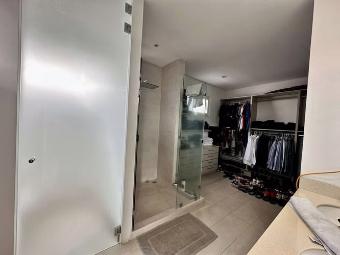 Venta lujosa, moderna y amplia casa, Guachipelin, Escazú (FAU) - Imagen 11