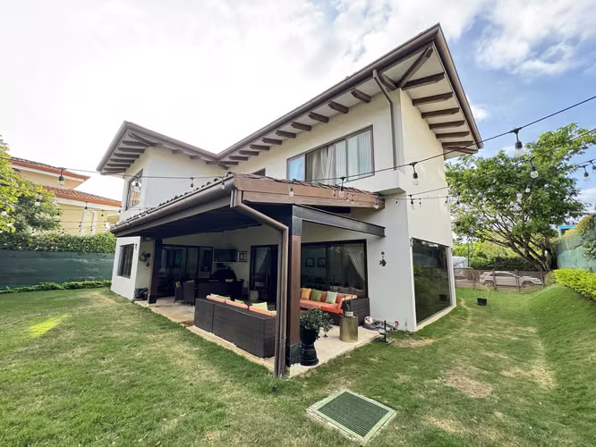 Se vende Casa de lujo en Valle del Sol, Pozos, Santa Ana (AD).