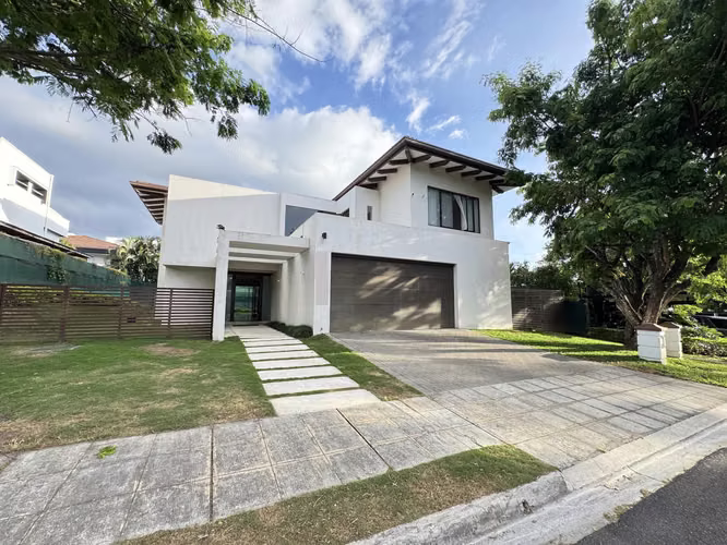 Se vende Casa de lujo en Valle del Sol, Pozos, Santa Ana (AD).