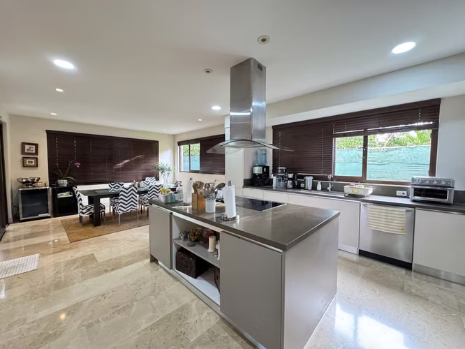 Se vende Casa de lujo en Valle del Sol, Pozos, Santa Ana (AD).