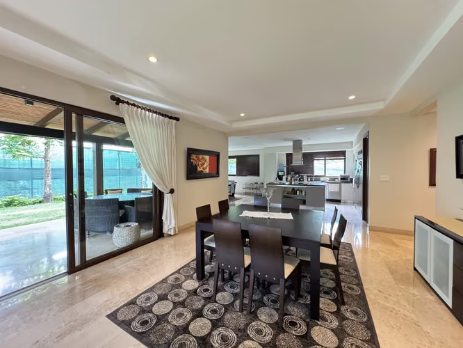 Se vende Casa de lujo en Valle del Sol, Pozos, Santa Ana (AD).