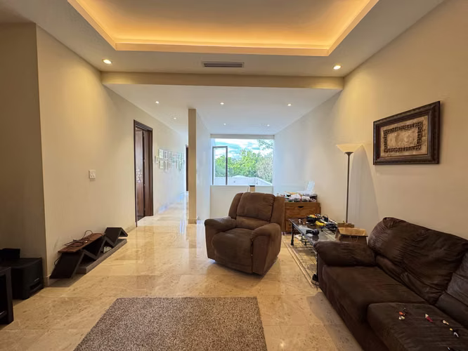 Se vende Casa de lujo en Valle del Sol, Pozos, Santa Ana (AD).