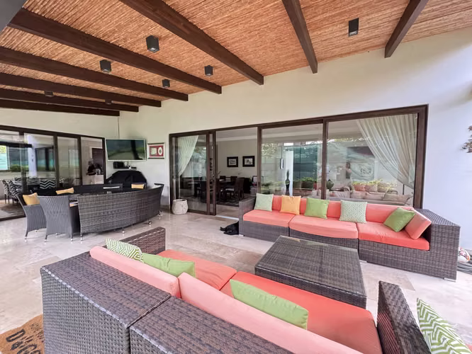 Se vende Casa de lujo en Valle del Sol, Pozos, Santa Ana (AD).