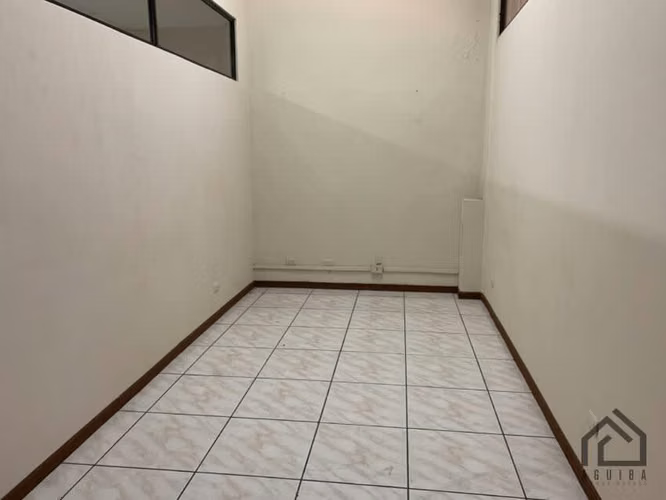 Oficinas pequeñas en Moravia incluye todos los servicios