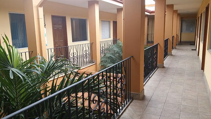 Edificio con Potencial para Hostal o Airbnb – Cerca de La Sabana y Paseo Colón