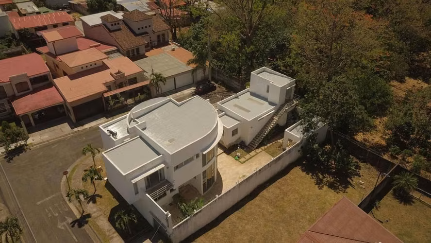 Se vende amplia casa en residencial en Alajuela - Imagen 18