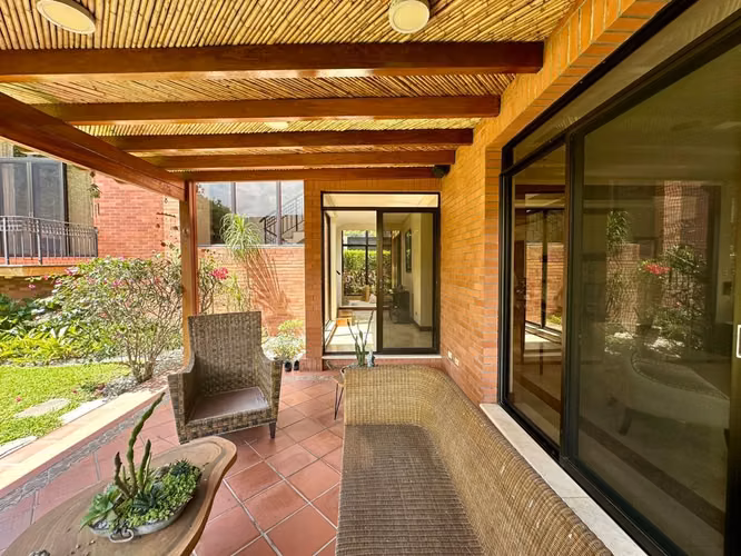 Viví en grande, viví en Escazú . Residencia de lujo en exclusivo condominio