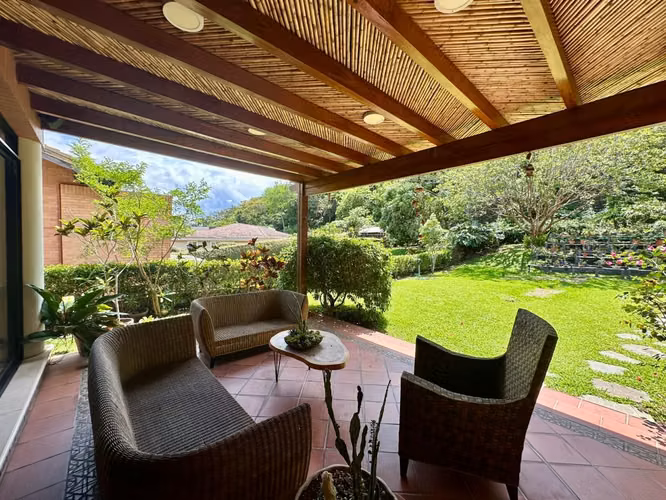 Viví en grande, viví en Escazú . Residencia de lujo en exclusivo condominio
