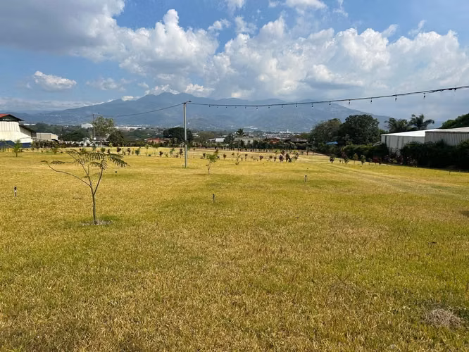 SE VENDE LOTE PARA DESARROLLAR - LA GUACIMA - ALAJUELA - Imagen 2