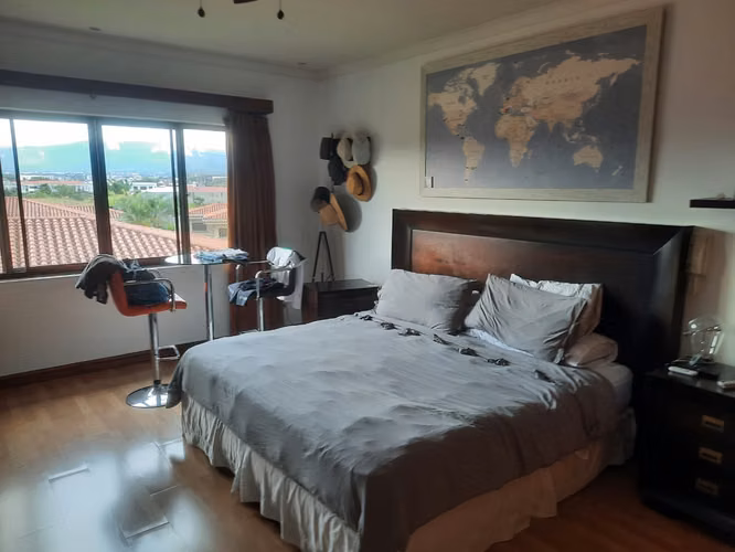 ALQUILER DE CASA EN CONDOMINIO PUERTA DE HIERRO*