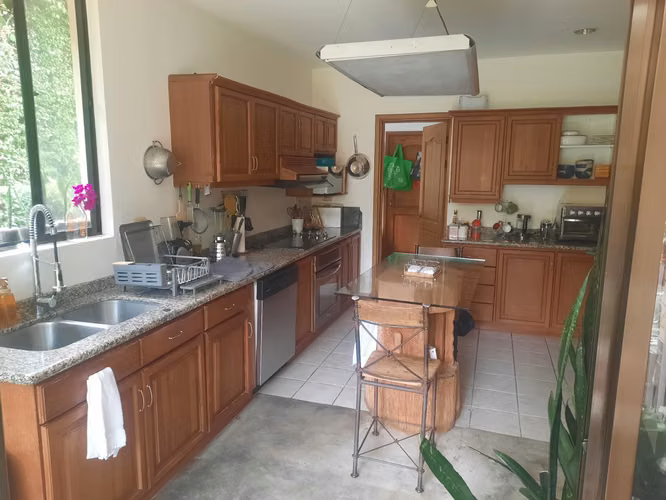 ALQUILER DE CASA EN CONDOMINIO PUERTA DE HIERRO*