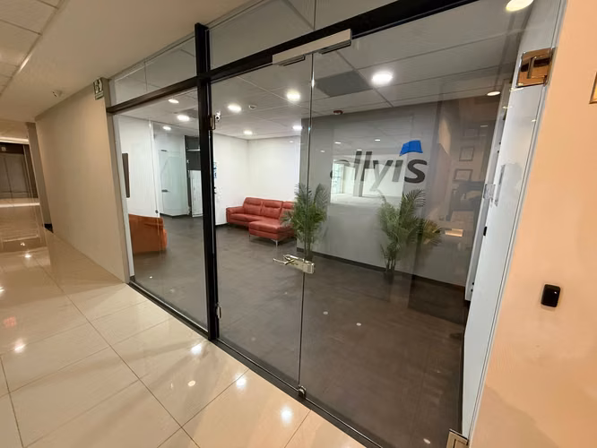 ALQUILER RORMOSHER OFICINAS PREMIUM EN EDIFICIO TORRE CORDILLERA - Imagen 2