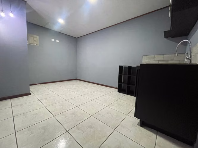 Se alquila estudio Ejecutivo en Desamparados. - Imagen 13
