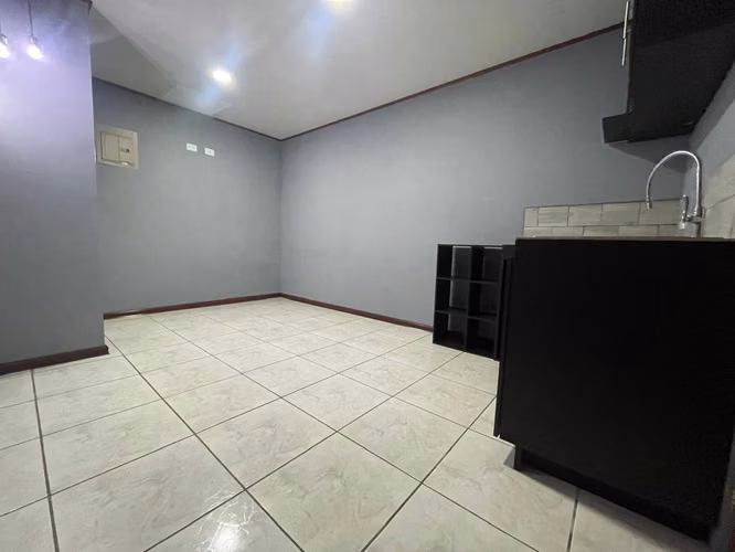 Se alquila estudio Ejecutivo en Desamparados. - Imagen 6
