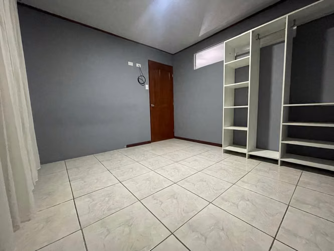 Se alquila estudio Ejecutivo en Desamparados. - Imagen 11