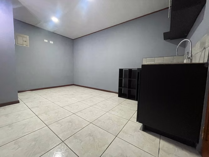Se alquila estudio Ejecutivo en Desamparados. - Imagen 16