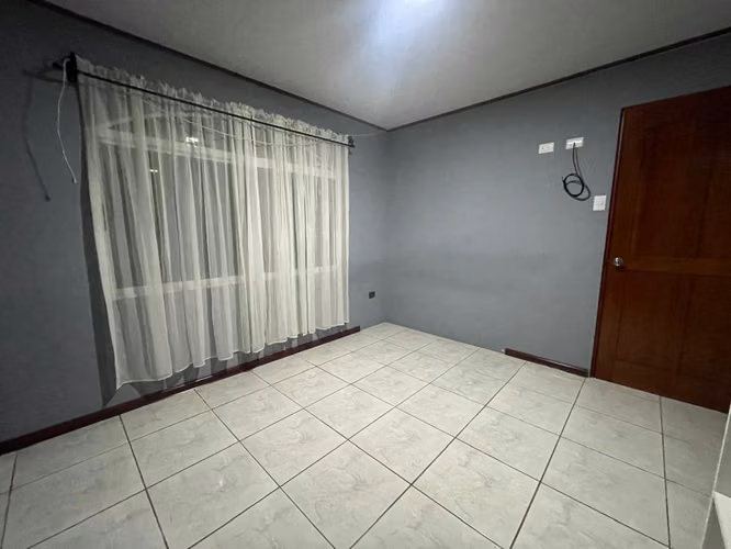 Se alquila estudio Ejecutivo en Desamparados. - Imagen 2