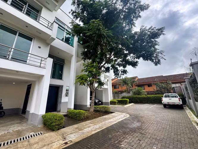 ALQUILER/VENTA DE CASA EN ESCAZÚ - Imagen 15