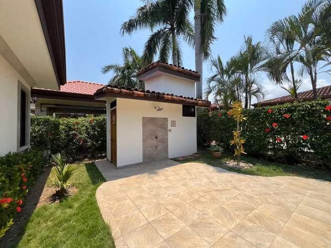 Venta de casa en condominio en Playa Bejuco, 5864
