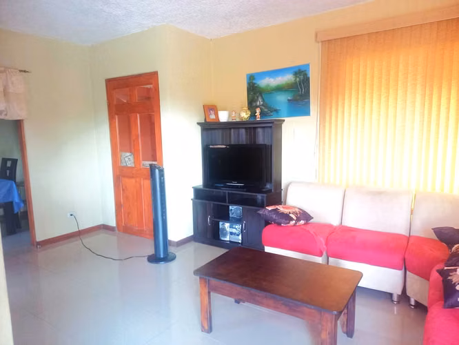 ¡Casa en Venta en Guadalupe! ¡5 habitaciones + patio! Inversión familiar con apartamento - Imagen 16