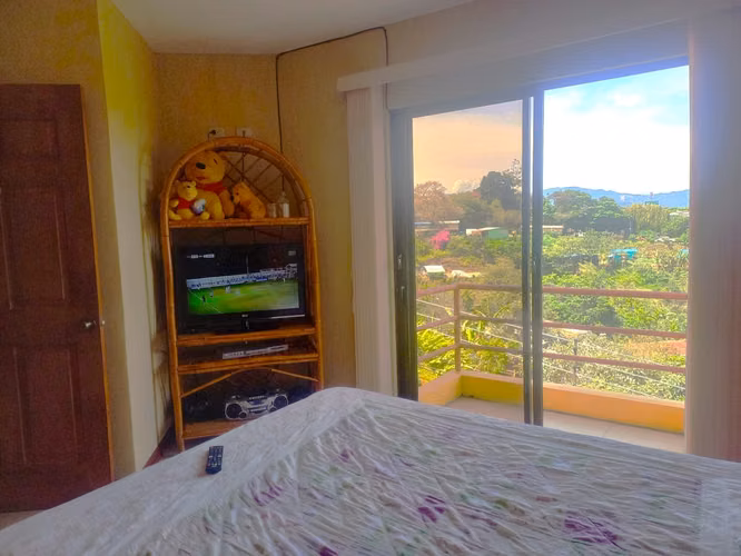 ¡Casa en Venta en Guadalupe! ¡5 habitaciones + patio! Inversión familiar con apartamento - Imagen 18