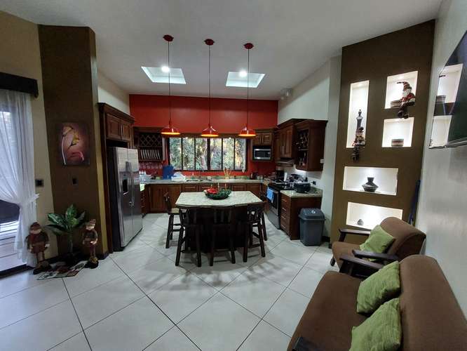 Venta de Hermosa casa en las montañas de San Rafael de Heredia, Residencial - Imagen 2