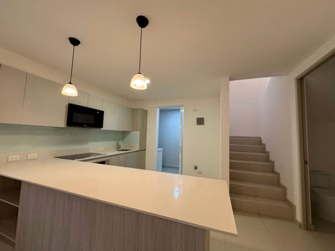 ALQUILER DE CASA NUEVA EN CONDOMINIO, RIO ORO* - Imagen 3