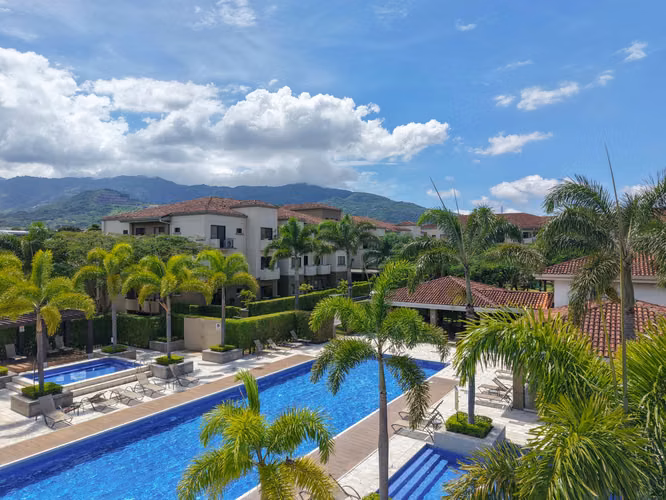 SE VENDE HERMOSO Y AMPLIO APTO EN CONDOMINIO MONTESOL SANTA ANA - Imagen 2