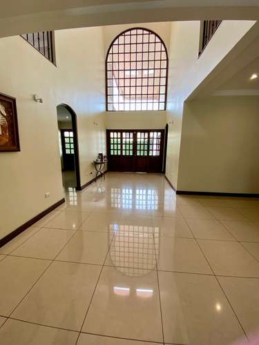Venta de casa amplia, en Santo Domingo. 5870 - Imagen 2